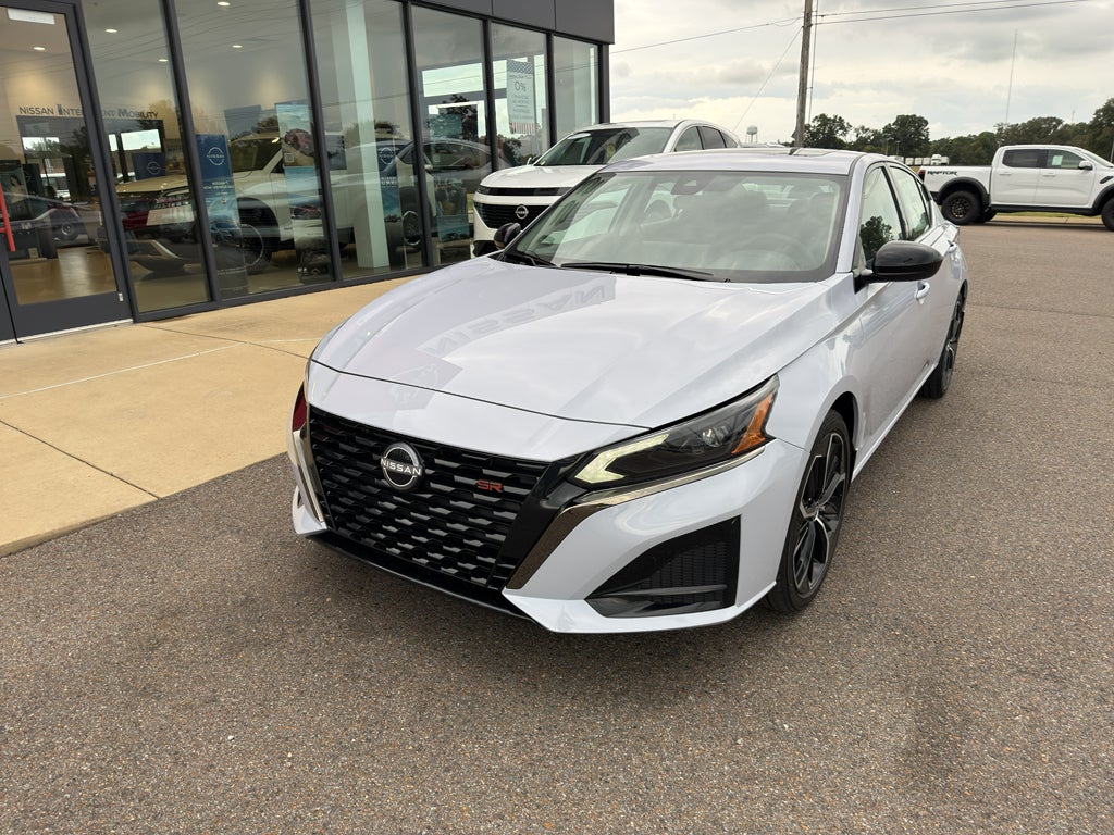 2025 Nissan Altima SR