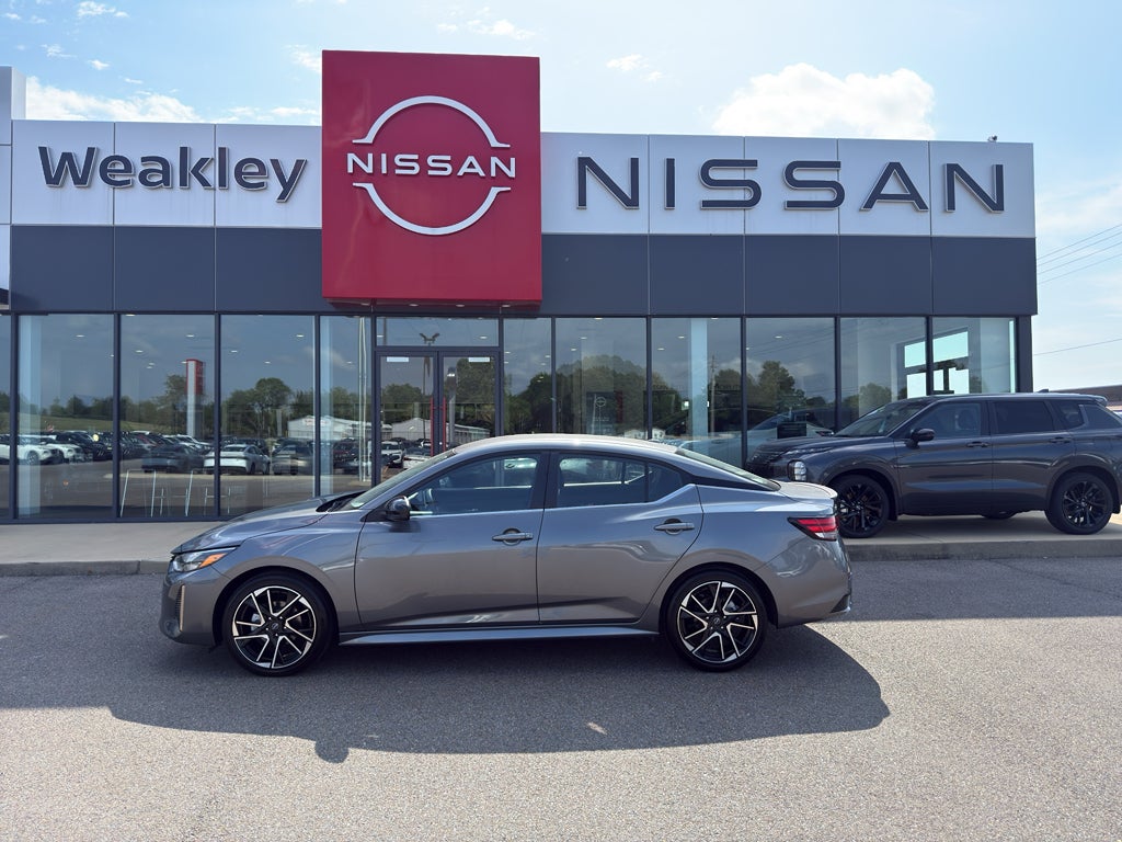 2025 Nissan Sentra SR CVT's photo