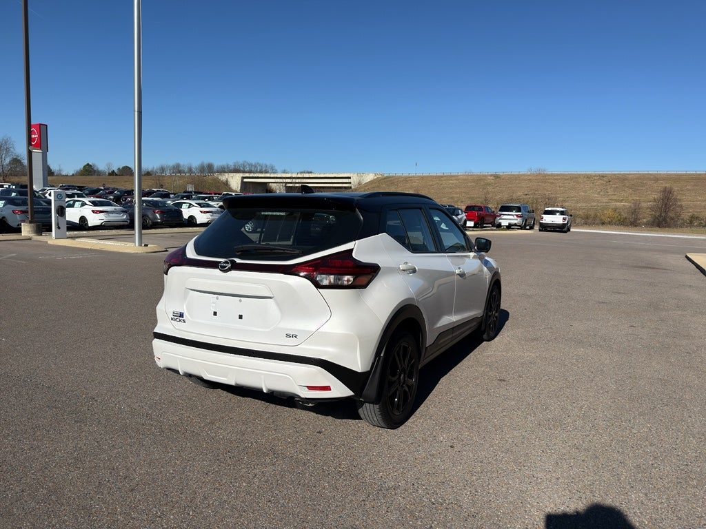 2023 Nissan Kicks SR