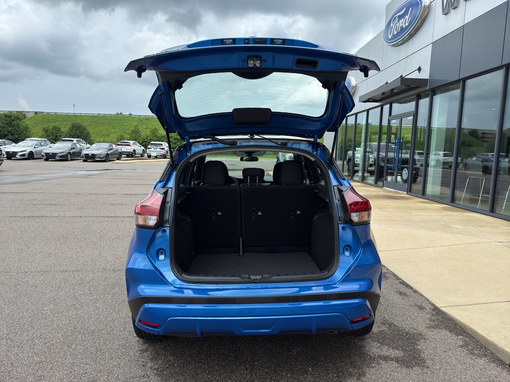 2023 Nissan Kicks SR