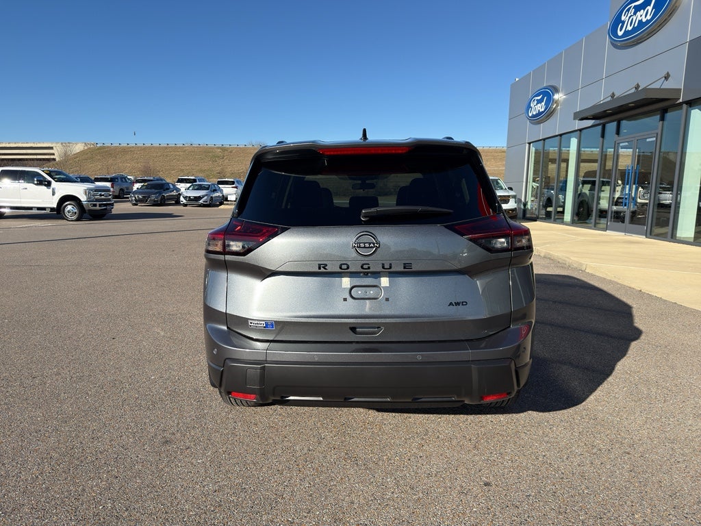 2026 Nissan Rogue Dark Armor