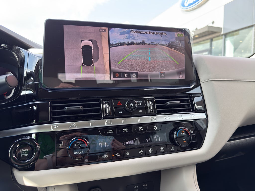 2026 Nissan Pathfinder SL