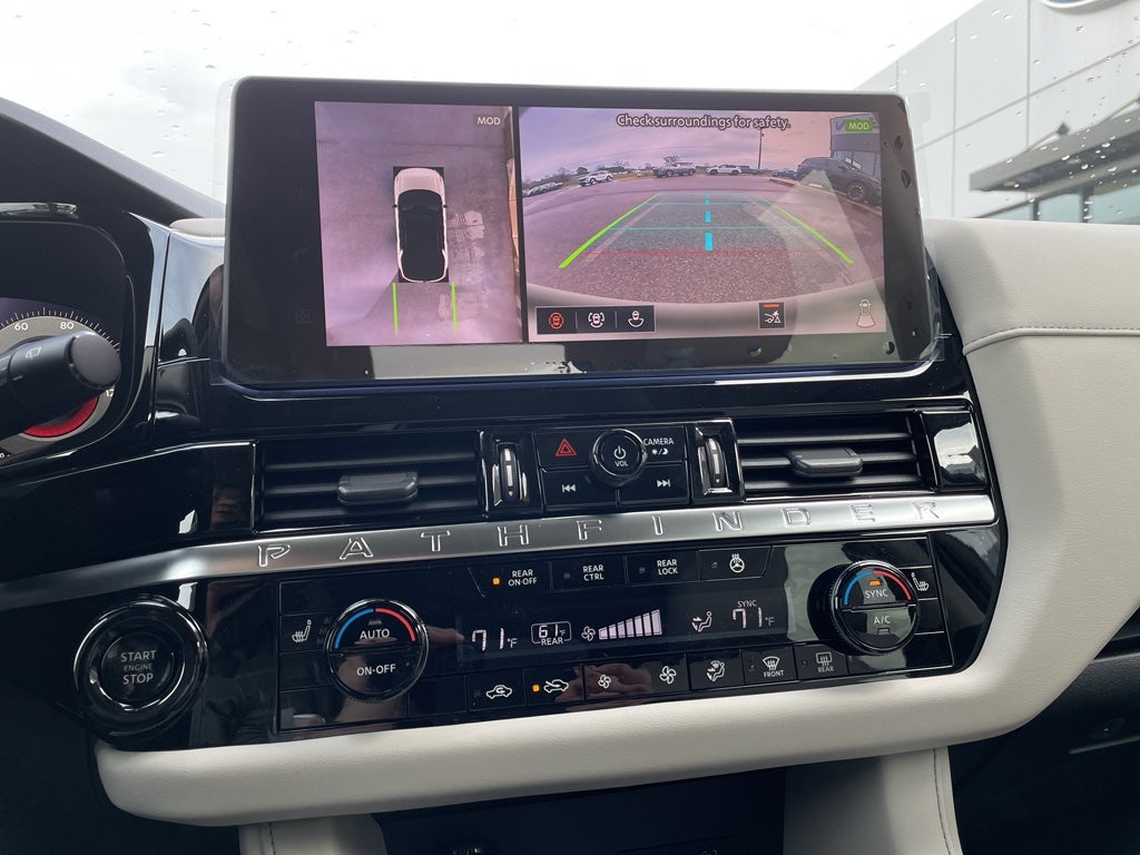 2026 Nissan Pathfinder SL