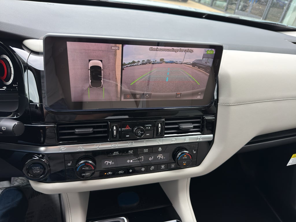 2026 Nissan Pathfinder SL