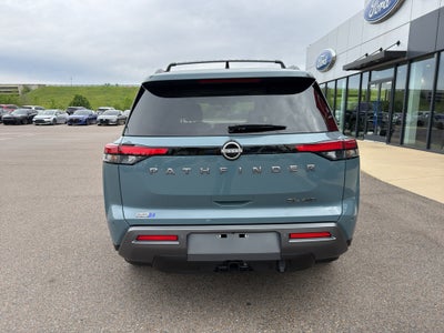2026 Nissan Pathfinder SL