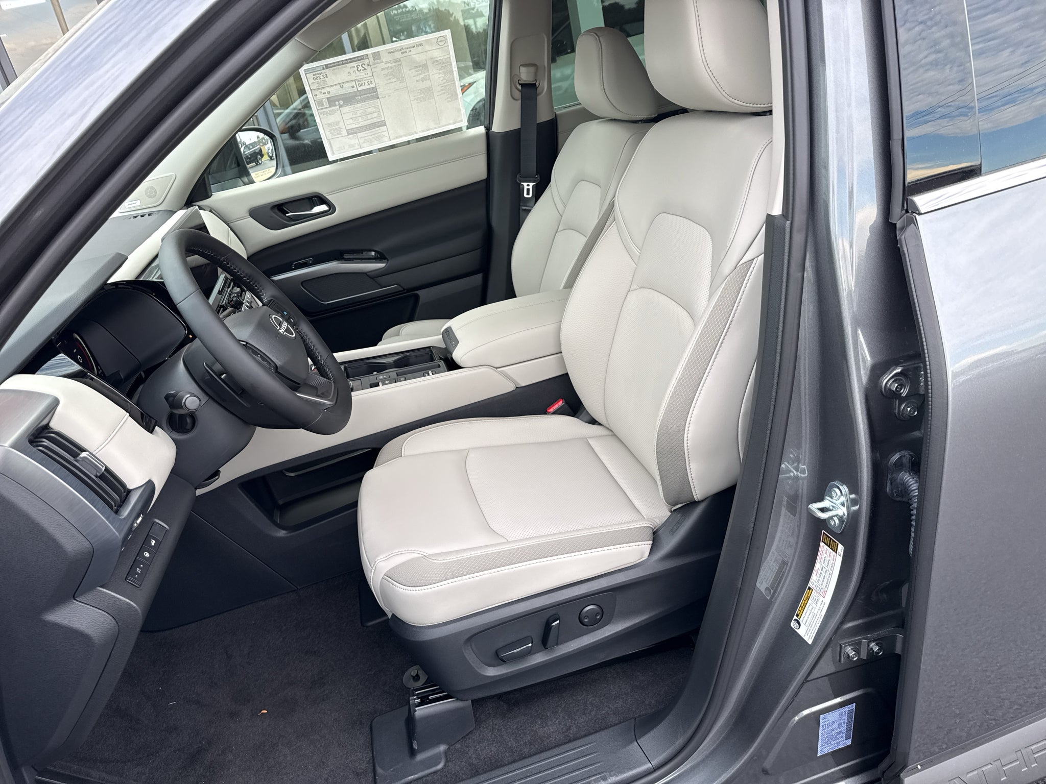 2026 Nissan Pathfinder SL
