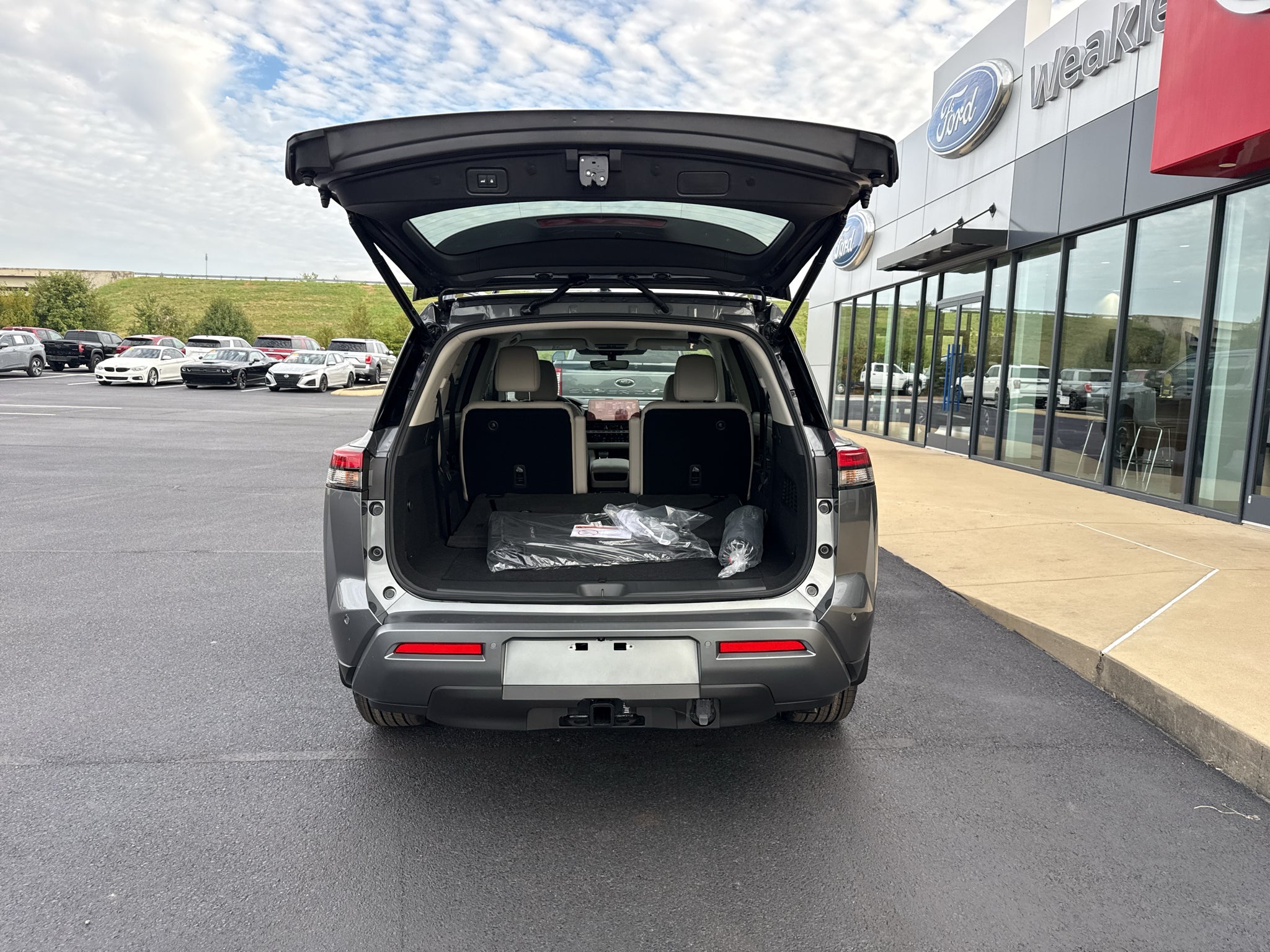 2026 Nissan Pathfinder SL
