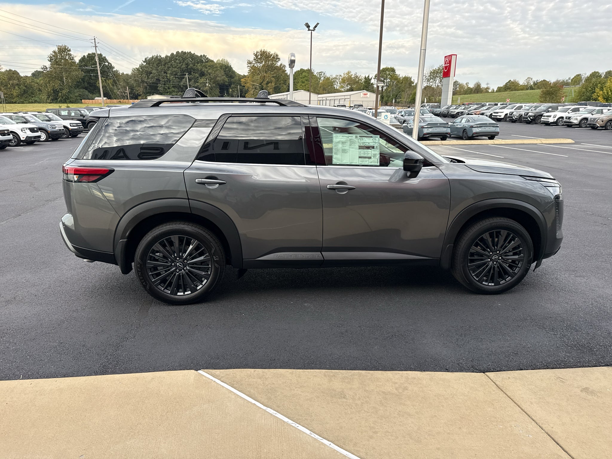 2026 Nissan Pathfinder SL