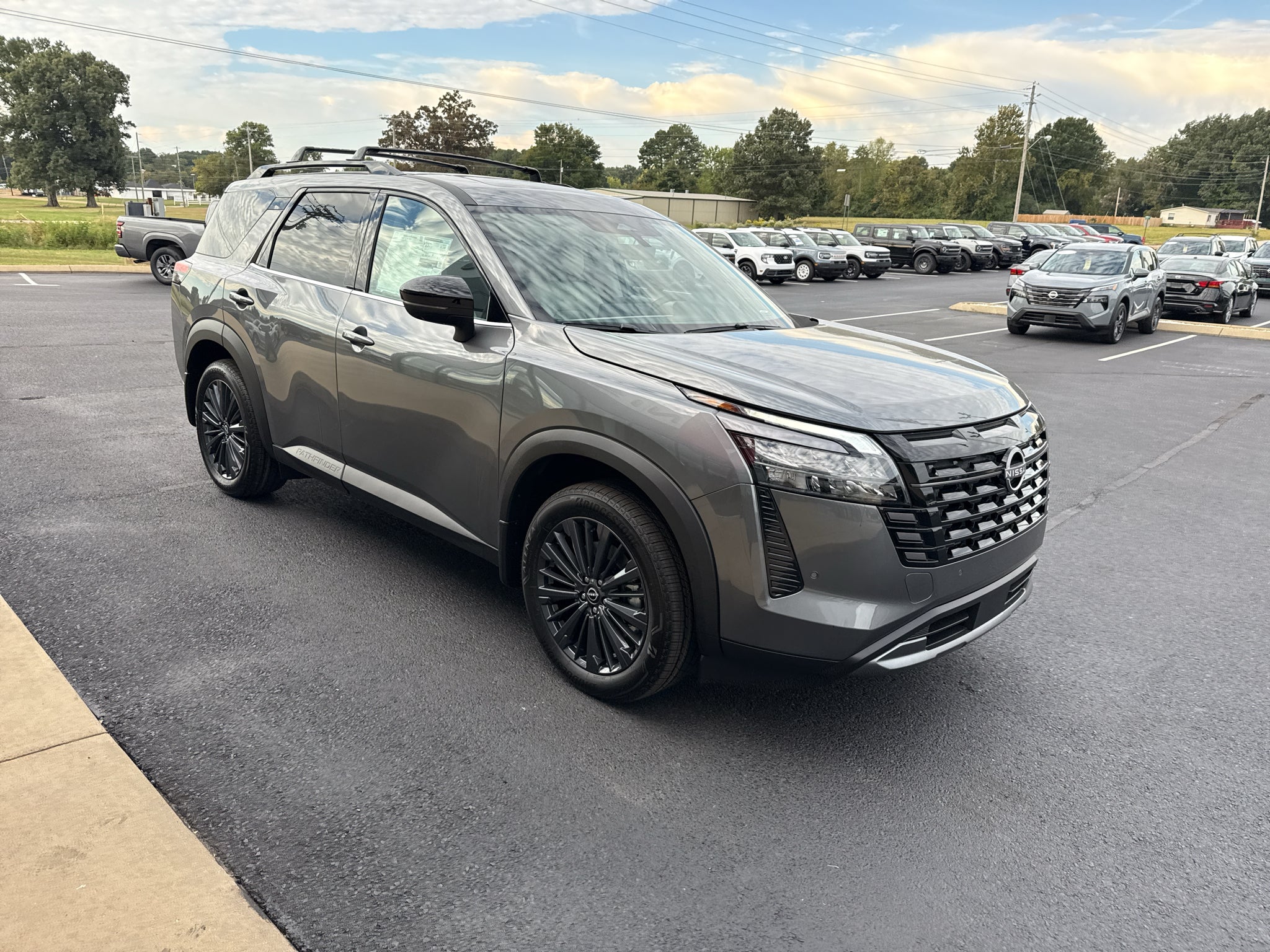 2026 Nissan Pathfinder SL