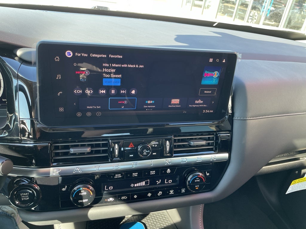 2026 Nissan Pathfinder SL