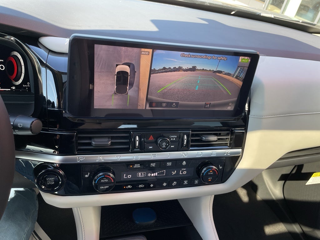 2026 Nissan Pathfinder SL