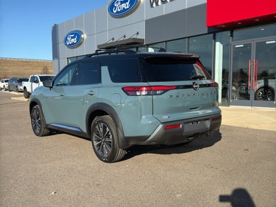 2026 Nissan Pathfinder Platinum