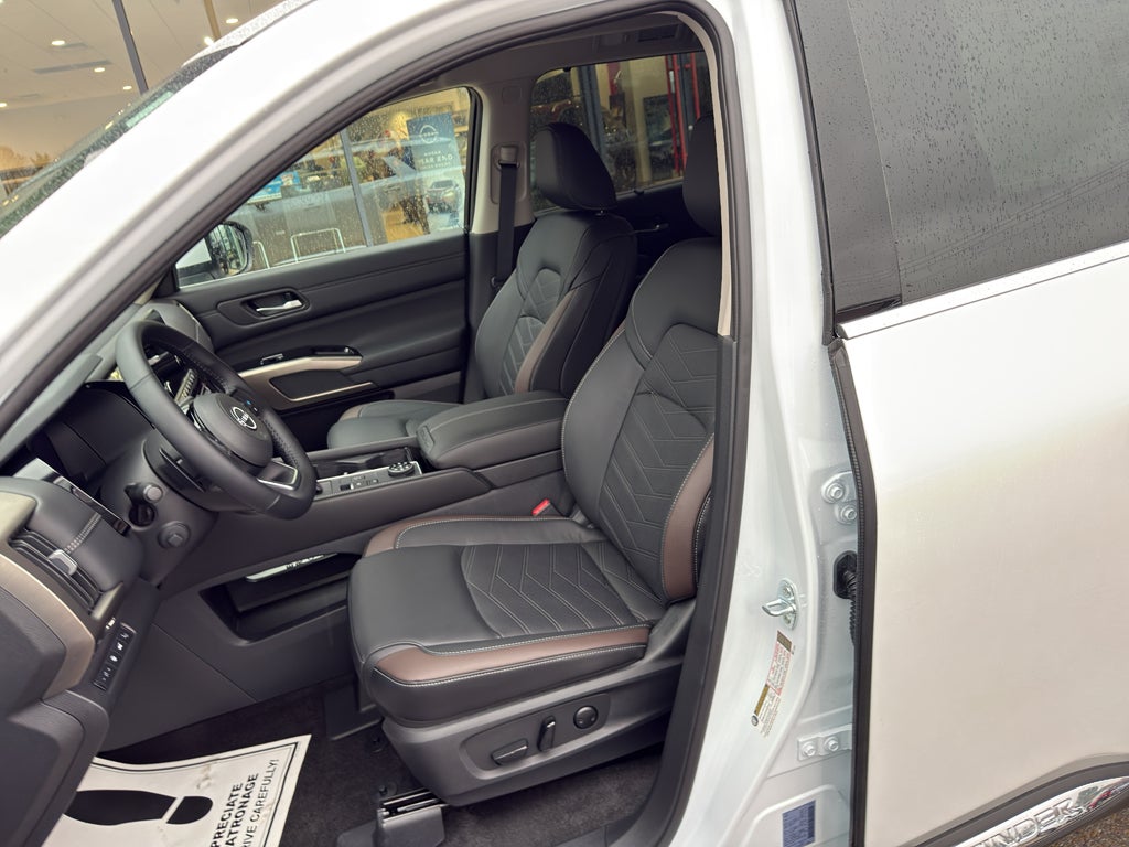 2025 Nissan Pathfinder Platinum