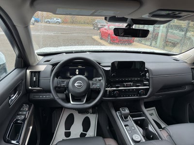 2025 Nissan Pathfinder Platinum