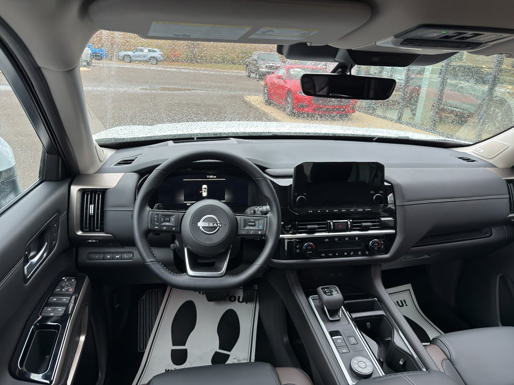 2025 Nissan Pathfinder Platinum