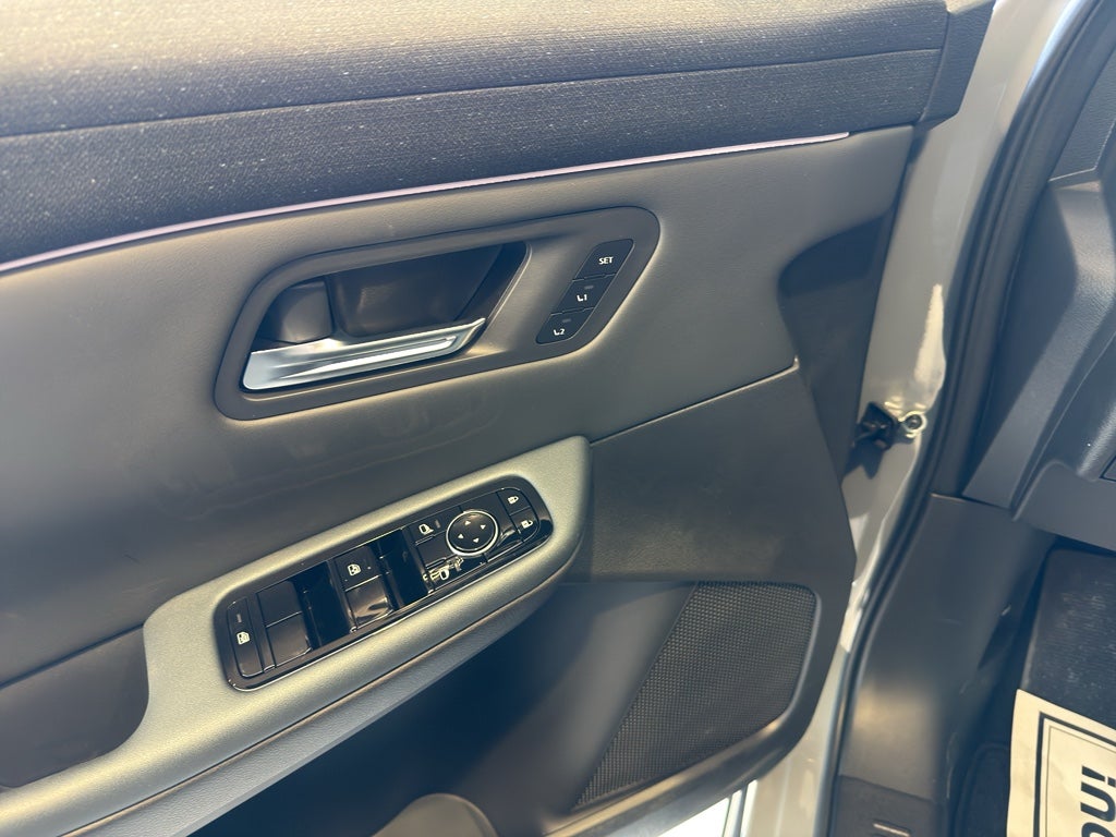 2026 Nissan LEAF Platinum+